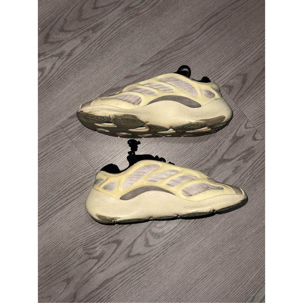 Yeezy 700 Azael - Picture 3 of 3